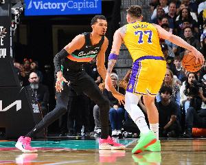 帕金斯：外籍球員十幾歲就職業化 歐洲還有七八個文班&十來個盧卡