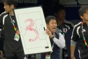 小川航基談森保一戰術板：只有邊線球員看的到時間，這是傳遞信息