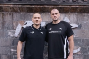 成都衡昌龍馬爭霸賽期間 賽依丁&尼古拉打卡城市文化名片寬窄巷子