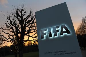 TA：FIFA的腦震蕩處理程序遭批評，專家認為球員被置于風險之中