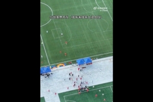 今日方率先辱罵我方隊(duì)員，隨后又惡意犯規(guī)大戰(zhàn)湘超張家界博主回應(yīng)沖突：首發(fā)陣容_今日方率先辱罵我方隊(duì)員，隨后又惡意犯規(guī)大戰(zhàn)湘超張家界博主回應(yīng)沖突：首發(fā)陣容在線觀看_免費(fèi)看直播