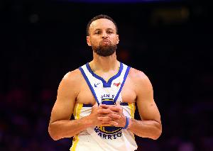 A·史密斯：全聯盟僅三人一年值1億美元 庫里絕對是票房保證-vs