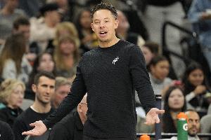 解說：M·布朗沒三分 和索漢打中鋒沒太大區別 不好解讀馬刺操作