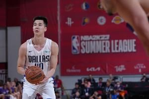 郭昊文在2022年為獨(dú)行俠征戰(zhàn)NBA夏聯(lián) 共出場(chǎng)2次&得到10分1板2助