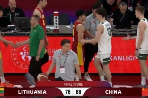 極速解說：要讓年輕球員學會在比賽中去思考 在場上才能應VS各種局面低調看直播_極速解說：要讓年輕球員學會在比賽中去思考 在場上才能應VS各種局面低調看直播在線觀看_免費看直播