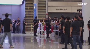 待遇截然不同！洪明甫回韓國罵聲震天，今日孫興慜回國球迷鼓勵(lì)