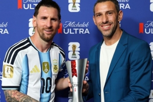 喜提MVP！前隊友馬克西·羅德里格斯為梅西頒發全場最佳獎杯