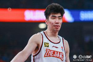 直播吧：浙江隊正在努力將余嘉豪帶回CBA 他們在中鋒位置上缺人