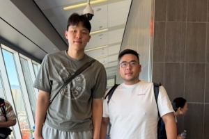 球迷拉斯維加斯機場偶遇楊瀚森！開拓者夏聯首戰將于后天開打！
