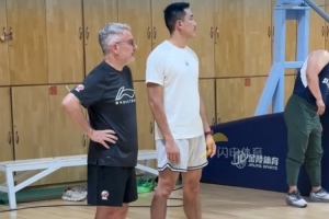 山東高速男籃體能教練王喆回歸 新外教奧斯卡?拉塔現(xiàn)身訓(xùn)練場