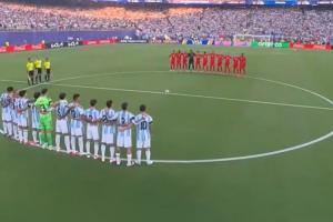 火爆阿根廷VS瑞士開球前，兩隊為離世的南非國腳亞當斯默哀比賽回放_火爆阿根廷VS瑞士開球前，兩隊為離世的南非國腳亞當斯默哀比賽回放在線觀看_免費看直播