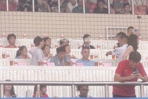 重磅記者：U23國足主帥安東尼奧現(xiàn)場觀戰(zhàn)重慶銅梁龍vs浙江比賽回放_重磅記者：U23國足主帥安東尼奧現(xiàn)場觀戰(zhàn)重慶銅梁龍vs浙江比賽回放在線觀看_免費看直播