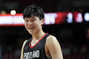 開拓者媒體人：楊瀚森身高2.16米優(yōu)勢明顯 簡化內線進攻是關鍵