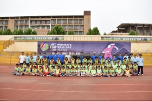 “亞足聯女足日”邯鄲站 綠茵綻放巾幗夢 鏗鏘玫瑰耀古城
