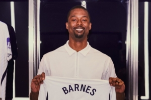 從Spurs到Hotspurs！NBA馬刺球員哈里森·巴恩斯造訪熱刺主場