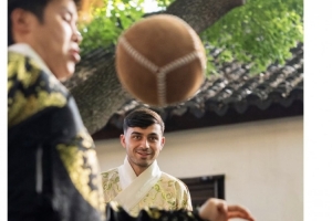 巴薩官推曬佩德里體驗(yàn)蹴鞠照：他正在蘇州享受自己的假期