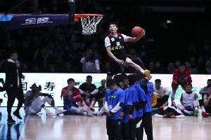 陳登星：小時候經常看文斯·卡特扣籃 但偶像是科比